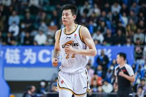 手感冰凉！张镇麟10投仅3中拿到7分 三分5中0&正负值-11