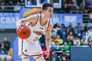 广厦25次犯规&30罚22中 辽宁26次犯规&22罚17中