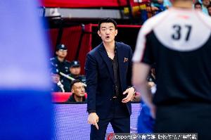 媒体人：半场不到一个小时流畅了不少 外籍裁判相当自如&一视同仁