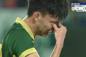🙏双手指天泪洒赛场！18岁王钰栋轰世界波，打入赛季个人第4球
