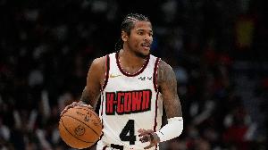 4次失误最高！杰伦-格林半场6中3拿到8分2板 正负值-4