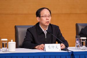 苟仲文利用职务上的便利，非法收受他人财物，数额特别巨大