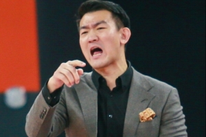苏群：广厦增加了防守变化&提升了拼抢强度 这轮系列赛将非常残酷