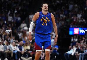 😄约基奇单场三分10中0外加8失误 NBA历史任意比赛首人