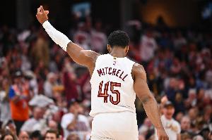 👏🏻比肩乔詹！米切尔系列赛前3场场均40+ NBA近40年来第3人