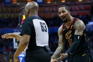 JR：我以前是场均18分的第六人 在骑士就是3D且主要靠D