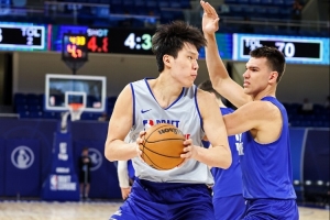 持续惊艳🔥！杨瀚森联合试训5v5第二战18分钟轻取11分6板6助1帽