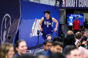 🧐球探谈杨瀚森模板：进攻类似加尔扎 生涯上限参考戴德蒙