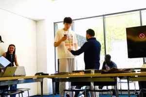 瀚森赴美日记 | 5月24日 今天来定制西装啦，期待一下吧😊
