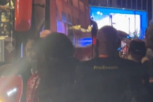 开启亚洲行！曼联球员抵达吉隆坡，当地球迷热情欢迎