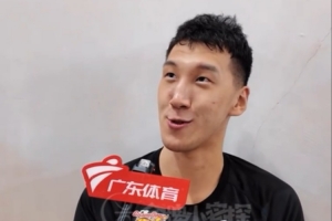 杜润旺狂吹彩虹屁：和徐杰同住CPU快干烧了 他那么优秀是有原因的