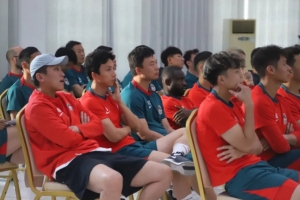 河南俱乐部一线队召开内部会议，加强制度管理与心理建设