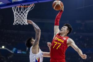 张镇麟陈旧性伤病复发退出中国男篮集训 返回俱乐部继续康复工作