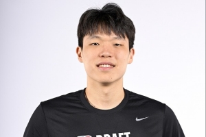媒体人：熟人和贵人只能是铺路 这个路怎么走还是得靠杨瀚森自己