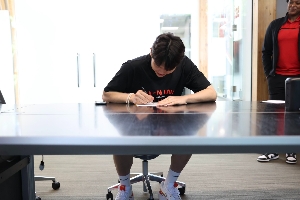 ✊跃向浩瀚！官宣：杨瀚森正式与开拓者完成签约！