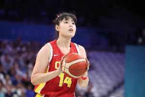 直播吧：中国女篮亚洲杯核心阵容基本确定 16人名单无李月汝&李梦