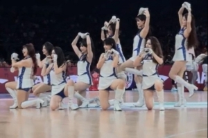 😍😍赵探长分享北京男篮主场啦啦队的现场演出视频