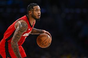 未来可期！NBA官推祝奇才前锋惠特摩尔21岁生日快乐🎂