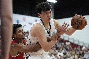 国内媒体：杨瀚森的体能&对抗是可以练的 而策应&球商无法练出来