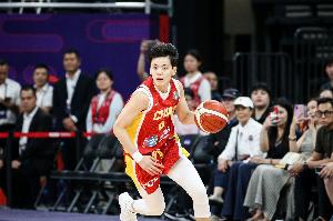尽力了！杨舒予11中6空砍全队最高19分外加1板4助1帽