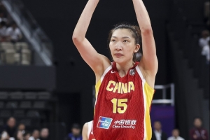 媒体人：韩旭也就26岁但感觉在国家队打了好久 她仍是世界级中锋
