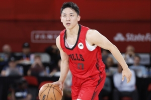 🤓河村勇辉与公牛签下一份双向合同 此前媒体人&专家都看走眼